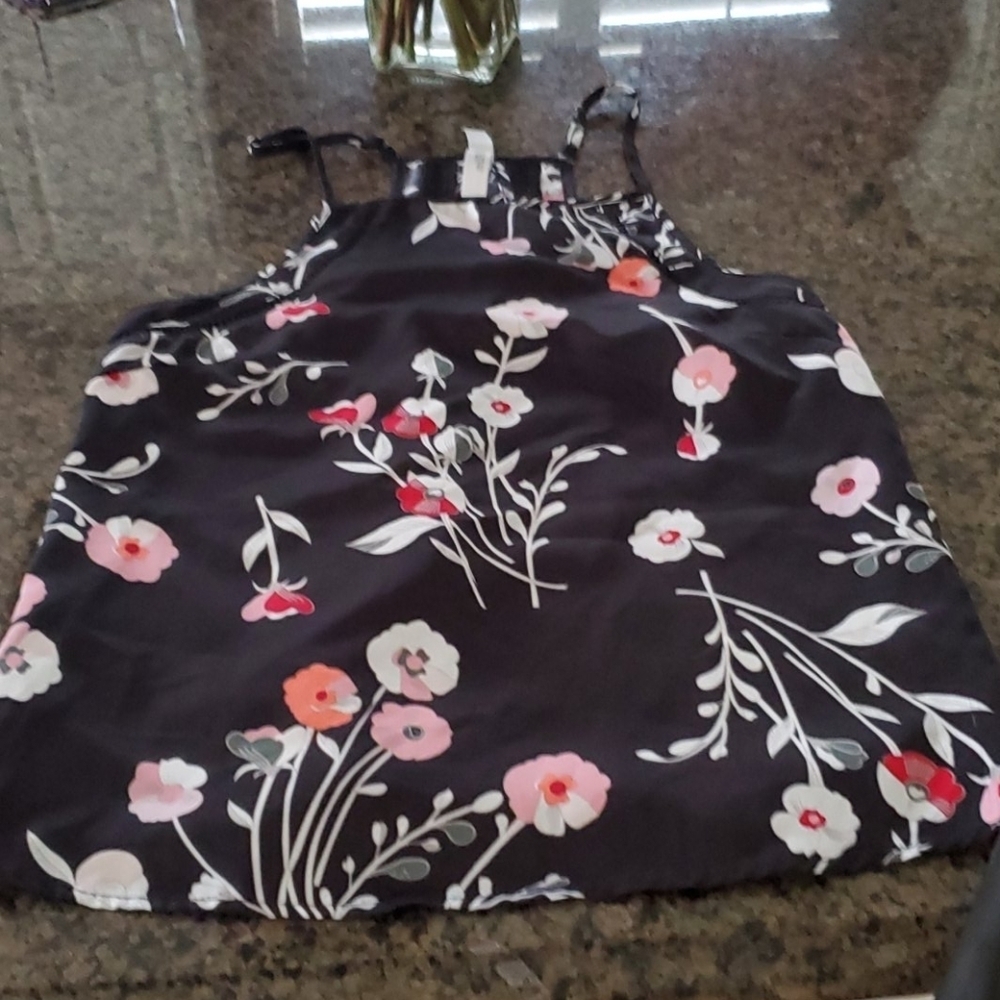 Black Floral Top with adjustable straps - Picture 6 of 14